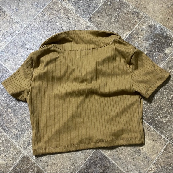 Ribbed Collared Short Sleeve Crop Top - Picture 6 of 7